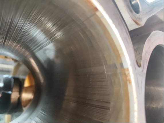 Изображение 2-го цилиндра, задиры на рабочей поверхности