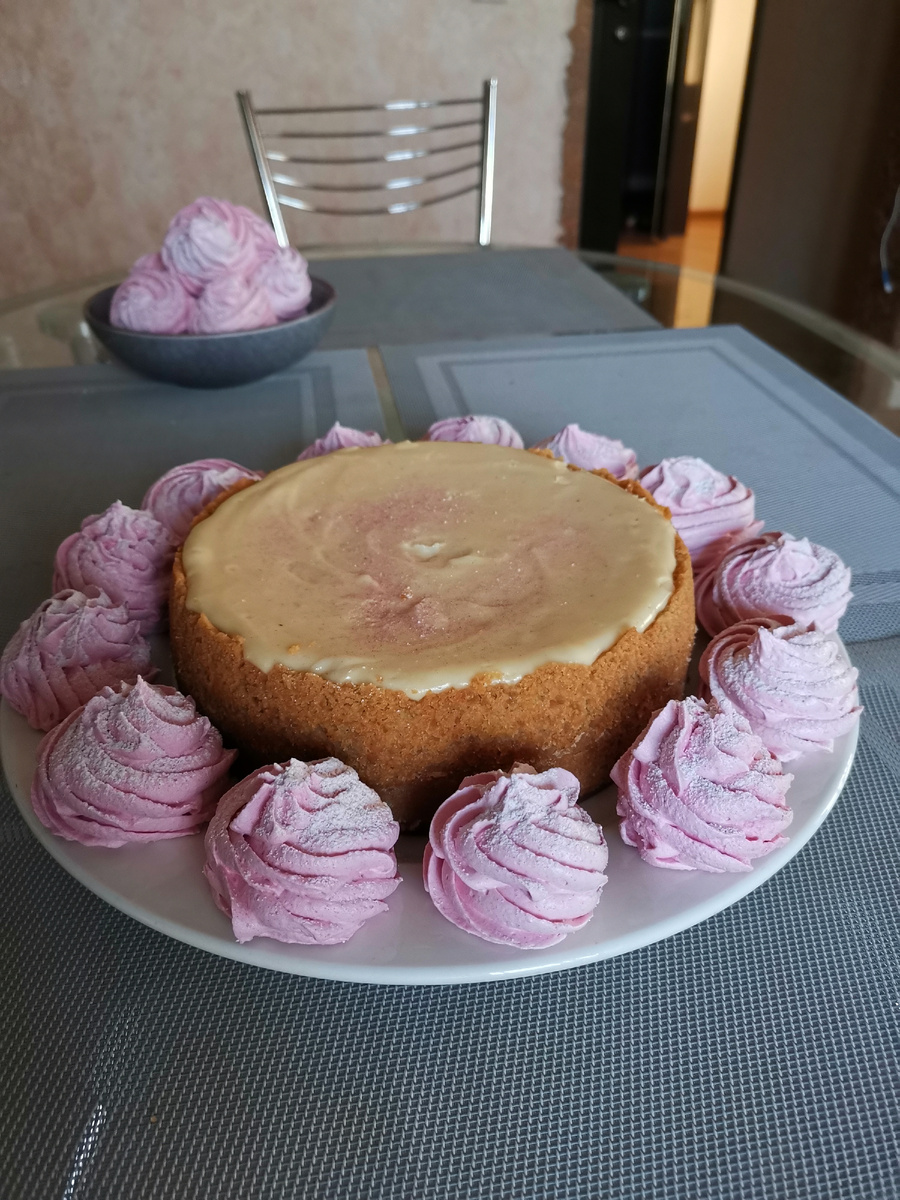 Чизкейк с цитрусовыми нотками и клубничный зефир.
