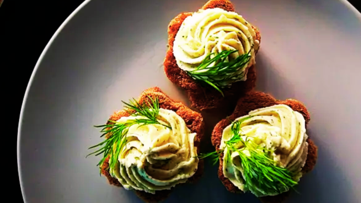 Селедочное масло. Закуски. Намазка из селёдки. Домашние рецепты. Традиционные рецепты.