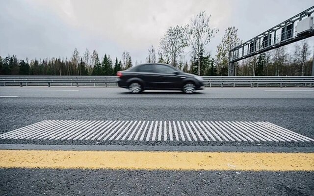 Искусственные неровности на дорожном полотне создают своеобразную асфальтовую звуковую дорожку, а «звукоснимателем» является автомобиль (Фото: Государственная компания «Российские автомобильные дороги»)