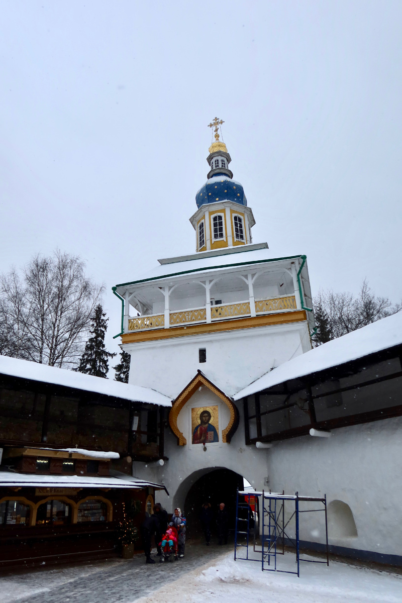 Святые ворота монастыря