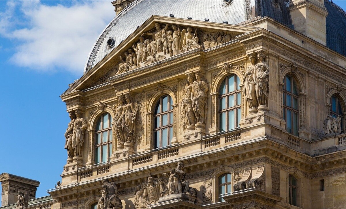 Кариатиды «Павильона часов» западного фасада Лувра, Париж