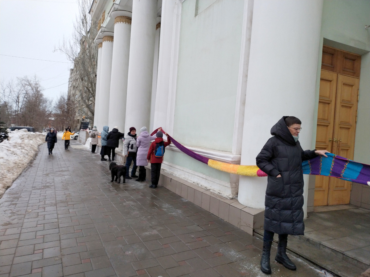 Сегодняшнее фото. Повязываем шарф на "Зарю"!