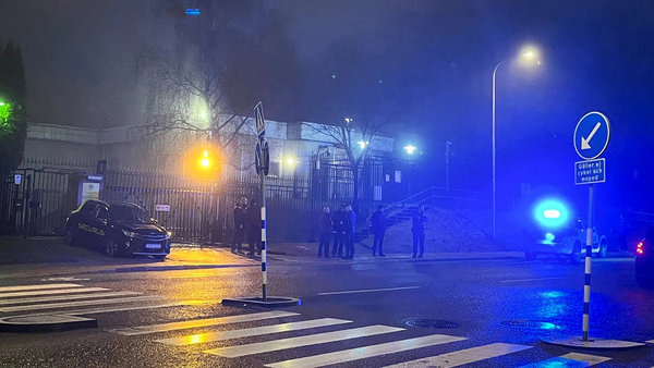    Неадекватный украинец совершил нападение на Посольство России в Швеции