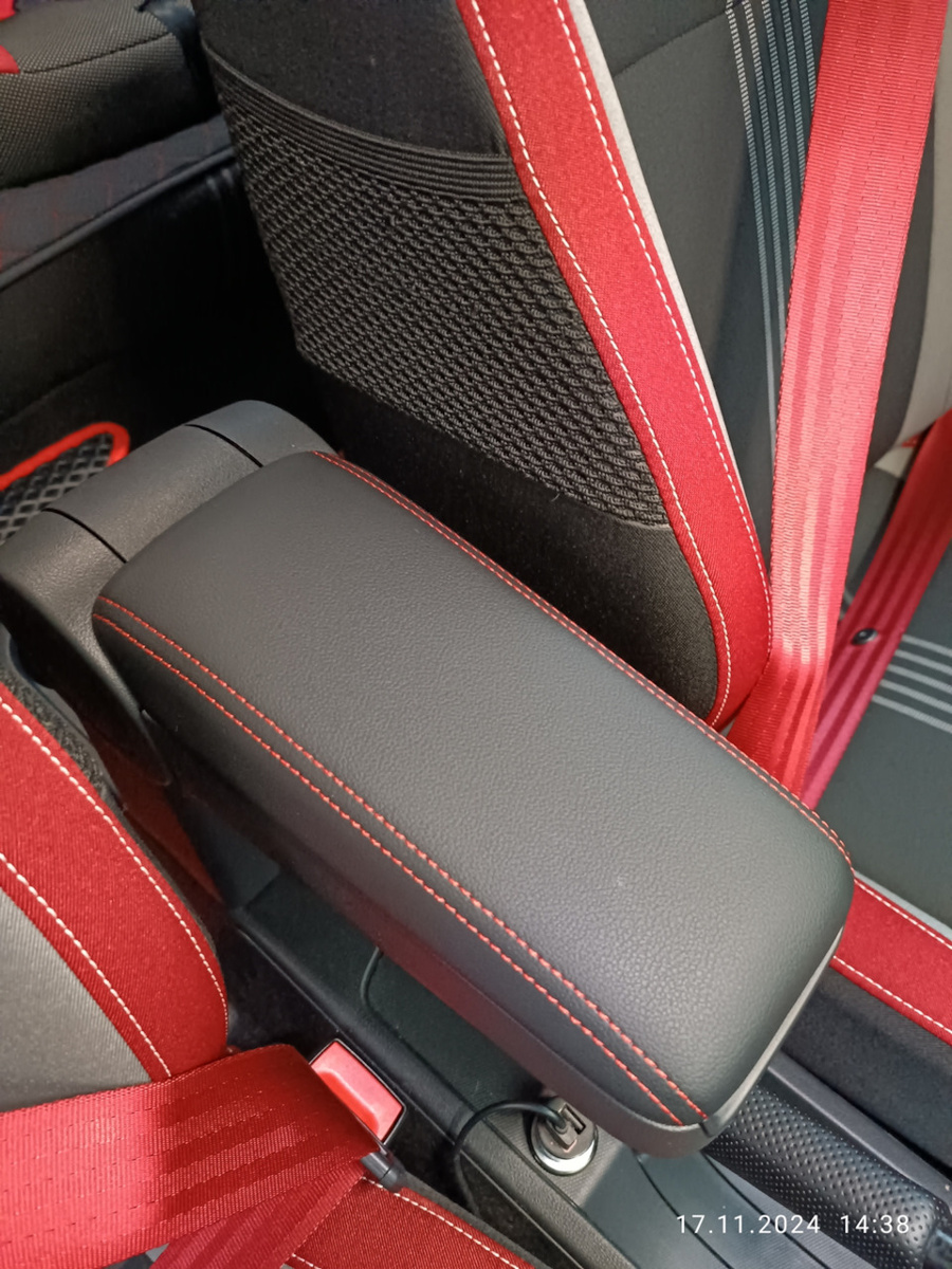 Вот так выглядит красный подлокотник салоне монтекарло, как по мне кайф