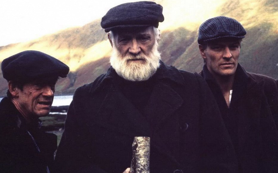 Джон Хёрт, Ричард Харрис  и Шон Бин в фильме "Поле"(1990).