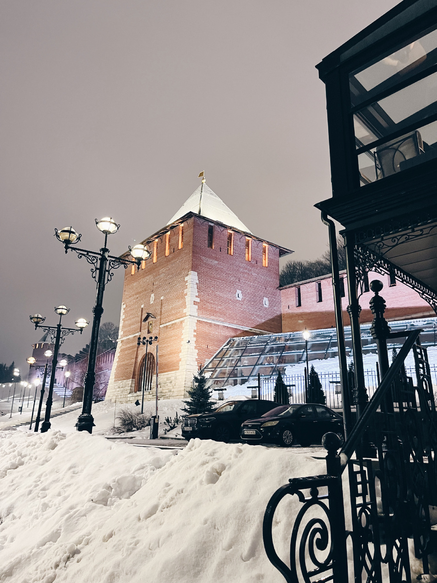 Ресторан «Red wall», ул. Кожевенная 2, Нижний Новгород (Справа) 