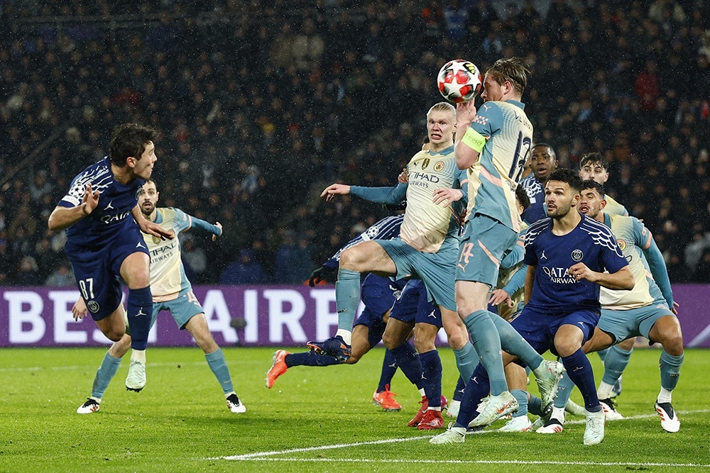    Уступив в предыдущем матче "ПСЖ", "Манчестер Сити" осложнил себе борьбу за выход в плей-офф / Reuters