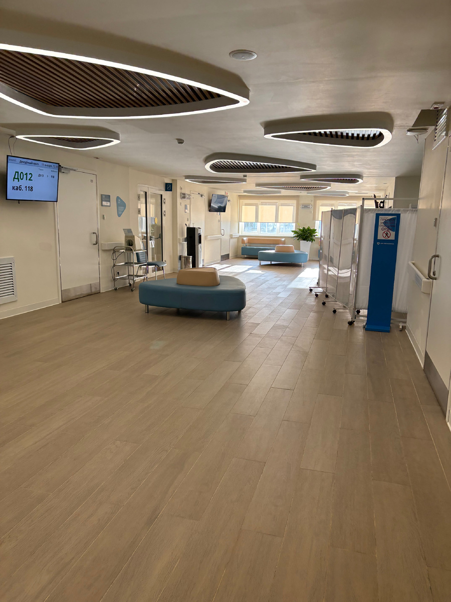 Городская поликлиника рядом с моим домом. 