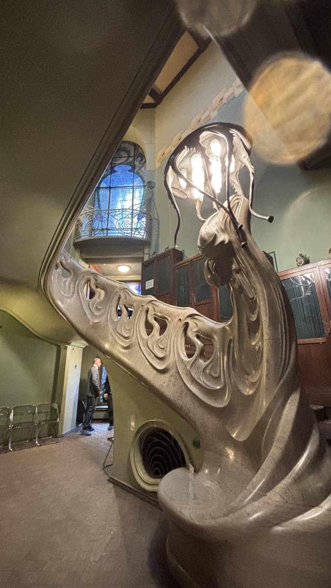 Лестница-волна в особняке Рябушинского. Фото автора