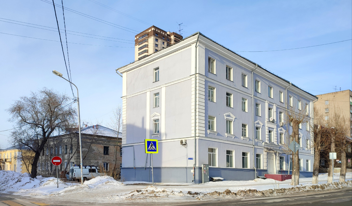 Да, скромное обаяние сталинок никуда не деть 🤷 Но для выбора в "историю" он очень скромный, есть ведь сталинки "о-го-го" какие 👍