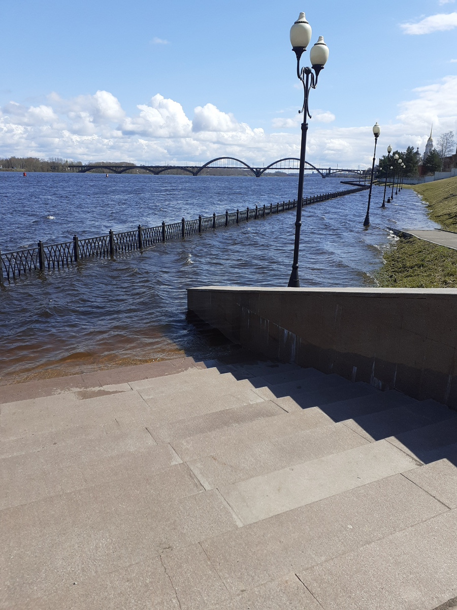 Эта лестница была построена вовсе не в реку.