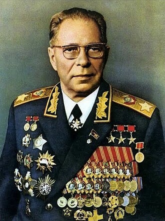 Дмитрий Фёдорович Устинов (17 (30 октября) 1908, Самара, Российская империя — 20 декабря 1984, Москва, РСФСР, СССР) — советский государственный деятель. Маршал Советского Союза (1976). Герой Советского Союза (1978). Дважды Герой Социалистического Труда (1942, 1961). Кавалер одиннадцати орденов Ленина
