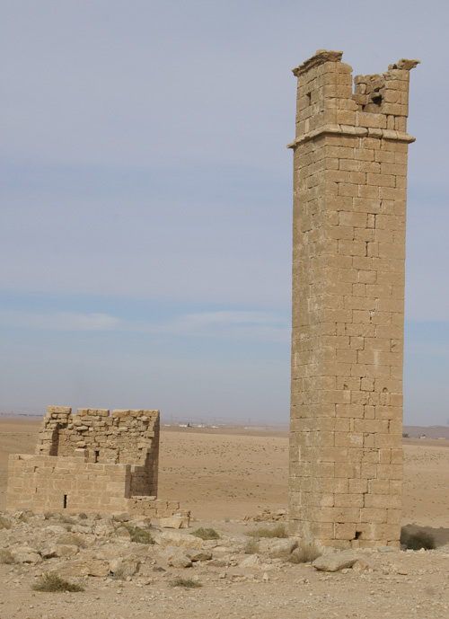 Возможно столп Симеона выглядел вот так. Возможно это был просто насыпанный холм.