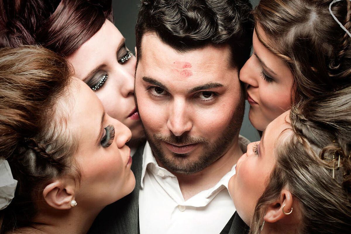 Женщины всегда тянутся к уверенным мужчинам.