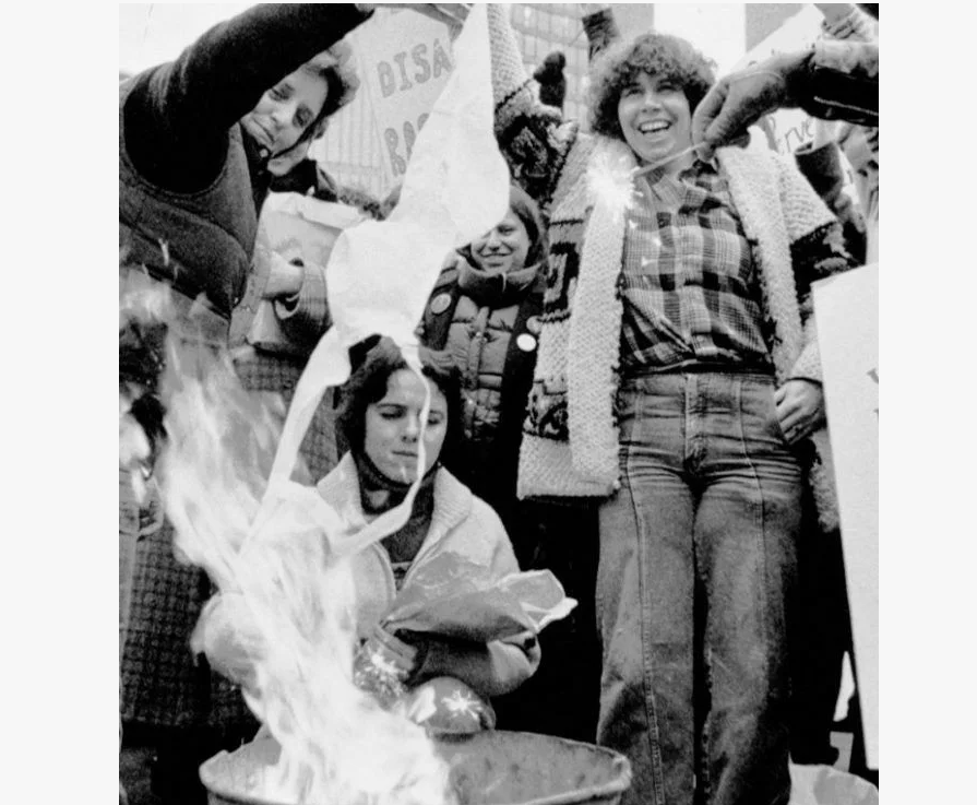 Как это было в Европе и Америке в прошлом веке у женщн