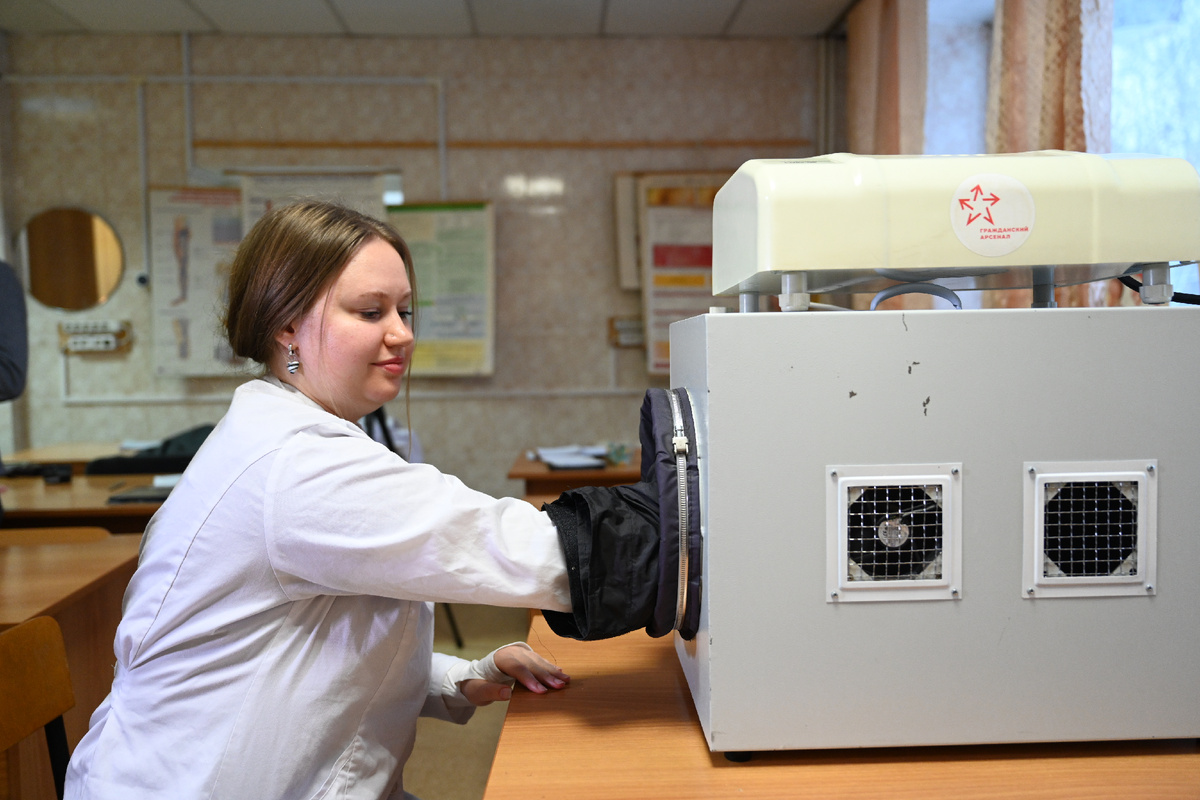 Разработанное томскими учёными устройство в работе. Фото: пресс-служба ТГУ.