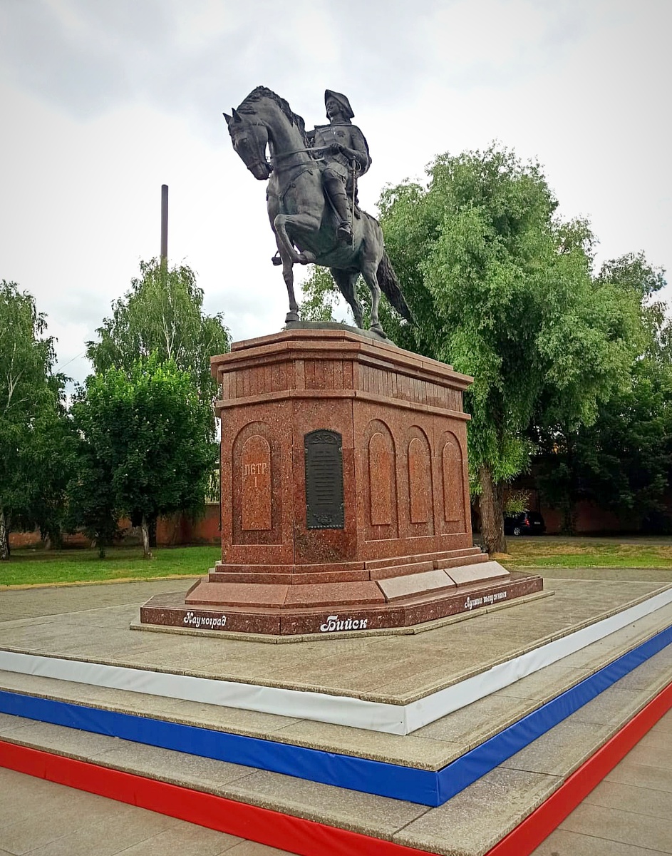 Памятник Петру I