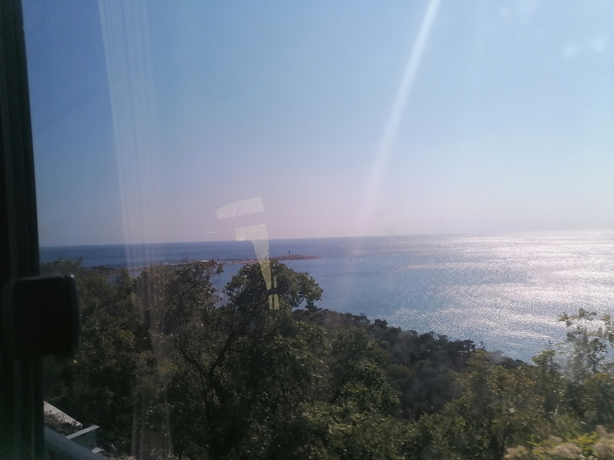 Фотография есть только из окна автобуса