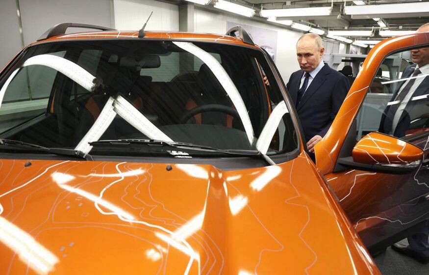    Путин признал, что чиновников пока не удалось пересадить на российские авто