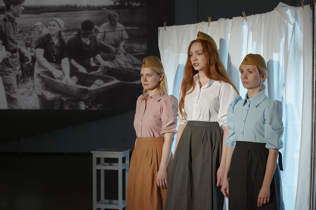 Актрисы Анастасия Фурсова, Арина Федосенко и Галина Селякова (фото: Наталия Чебан).