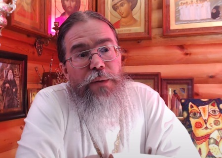    Питерский священник призвал не предохраняться во время секса