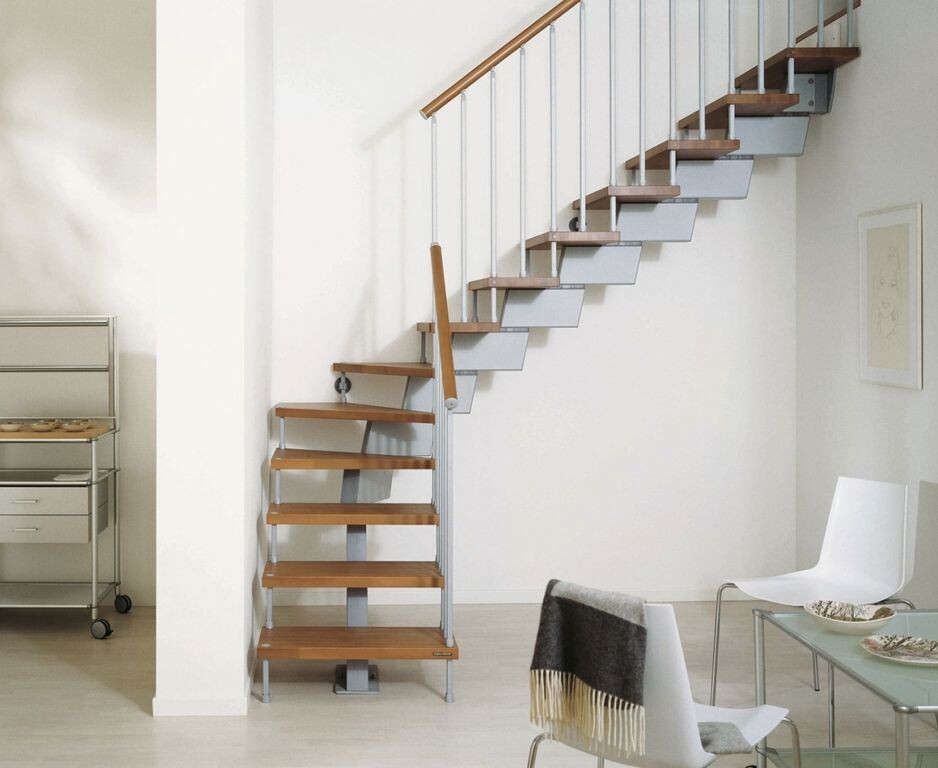 Металлический каркас для лестницы — это прочная и долговечная основа