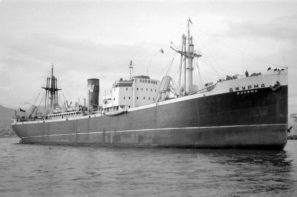 https://cdnstatic.rg.ru/uploads/attachments/article/108/88/20/jurma1.jpg. "Джурма", Один из пароходов, принимавших участие в операции.