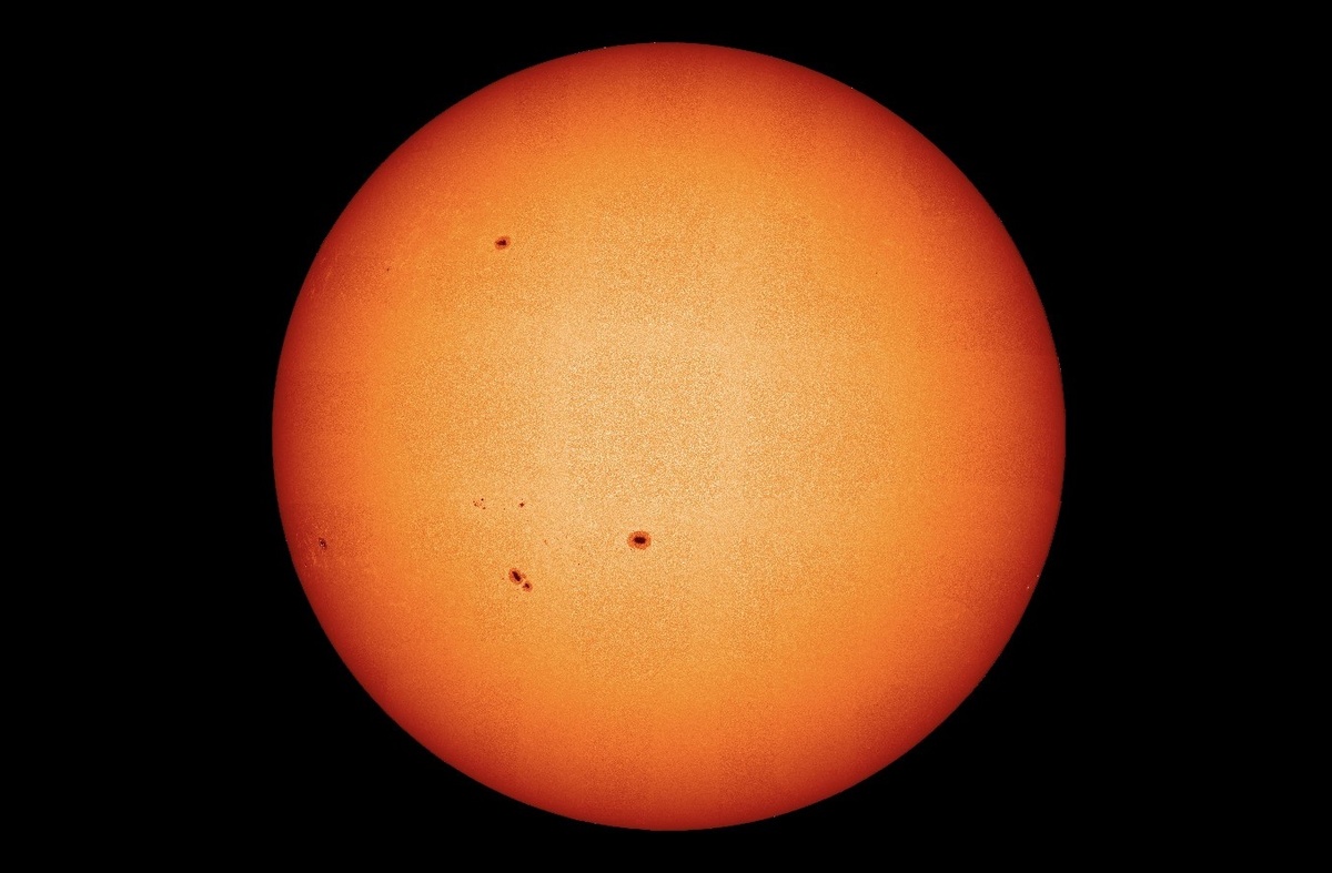 Фотомозаика поверхности Солнца, полученная в видимом диапазоне излучения (источник изображения: ESA)