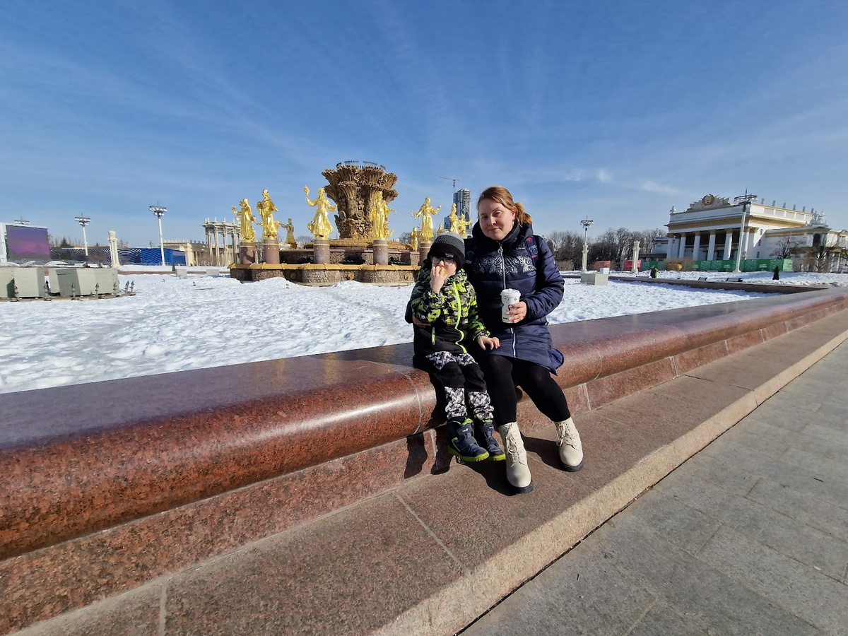 фото автора: это мы в Москве в прошлом году..В этом году до Москвы, наверное, летом доедем