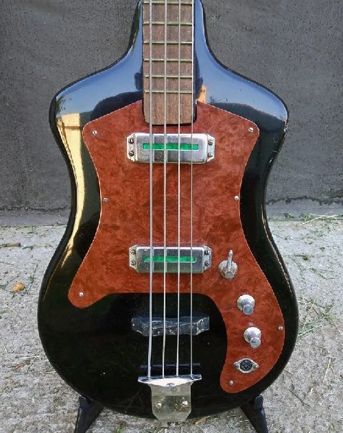 Эльта-бас. Фото с Авито. У меня была похожая. Едва удержался от покупки  