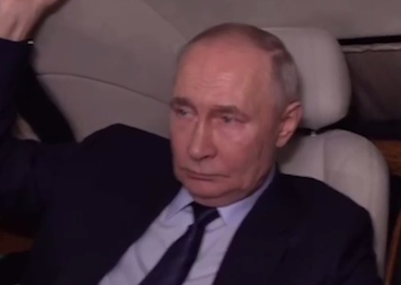    Зеленский не может подписывать документы о мире. Президент России ещё раз акцентировал внимание на нелегитимности узурпатора власти на Украине