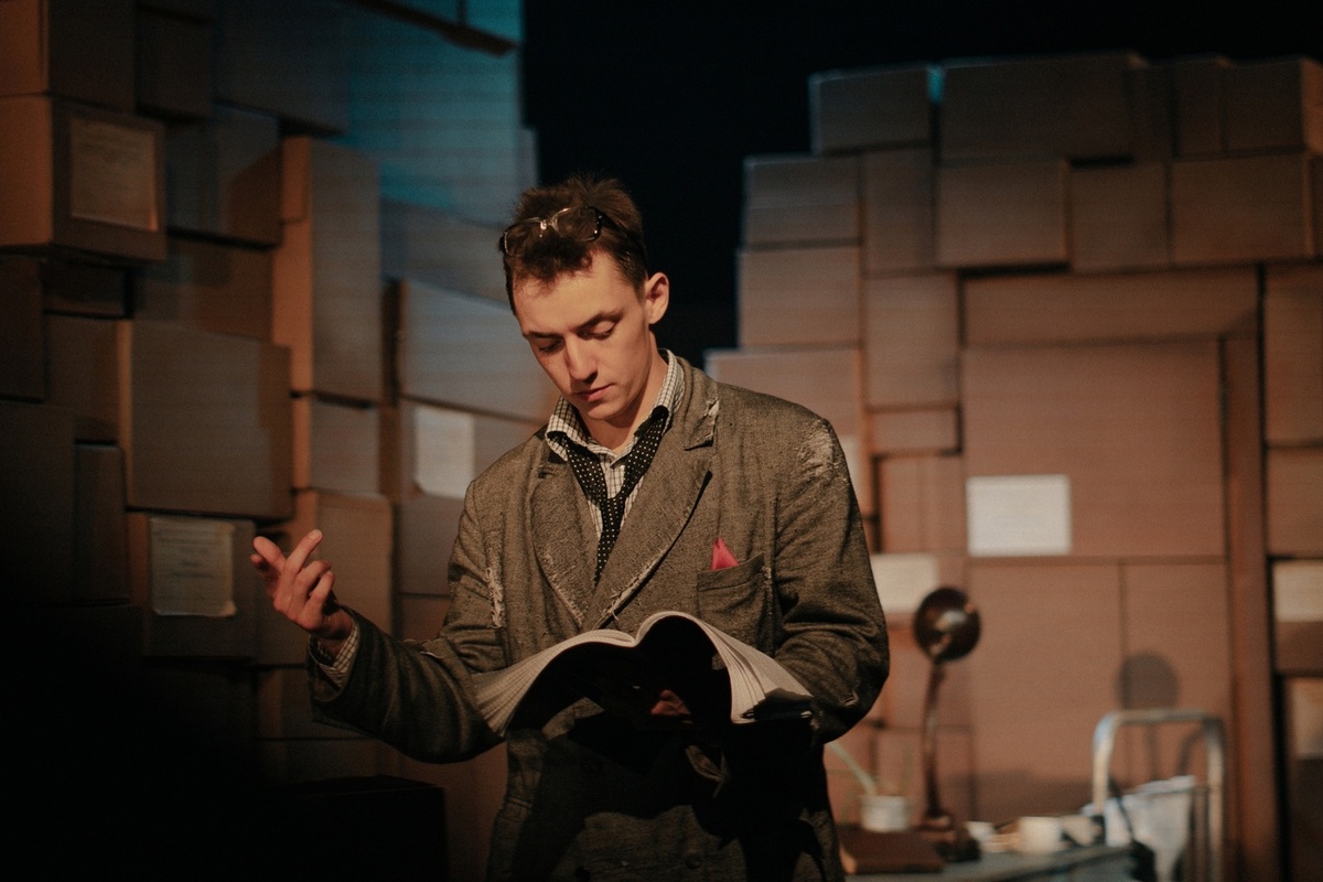 Одежда  у героев вся такая, потертая