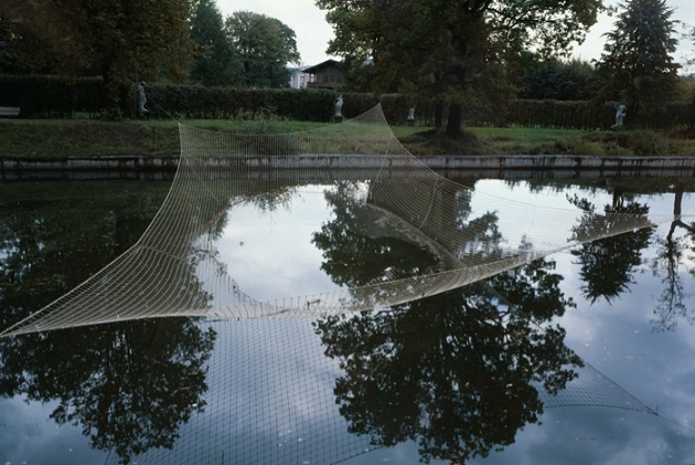 Гутов. Человек-амфибия. 1991. Сеть 1000 Х 2000 см. Усадьба Кусково.