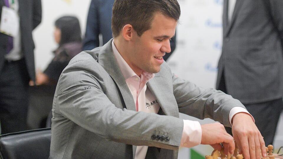     Карлсен проиграл 14-летнему россиянину в турнире по онлайн-шахматам РИА Новости/Александр Гальперин