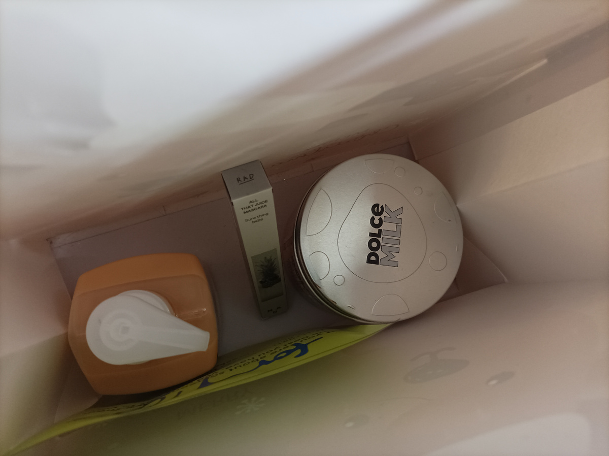 Много уходовых средств получала в качестве подарков на праздники 