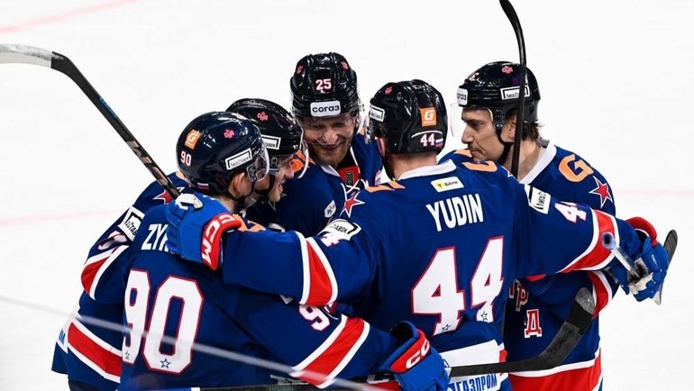    Хоккеисты СКА празднуют гол в ворота «Витязя».ХК СКА