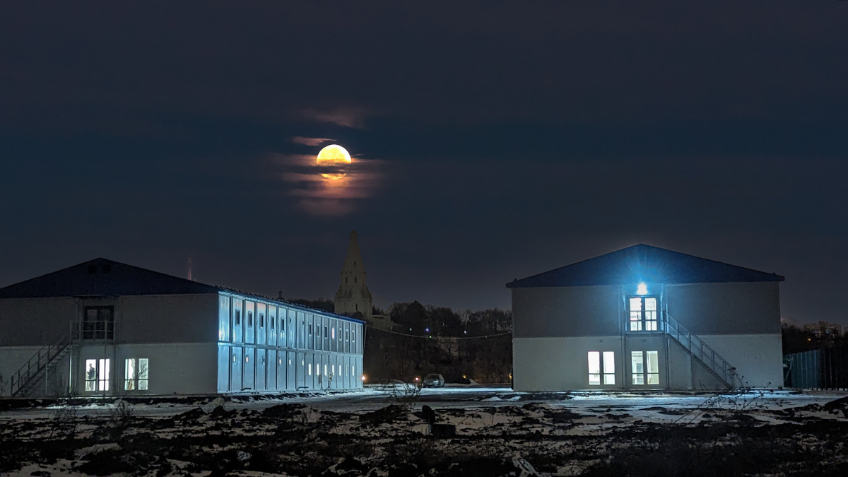 Город мигрантов в буферной зоне объекта ЮНЕСКО -Храма Вознесения Коломенского.