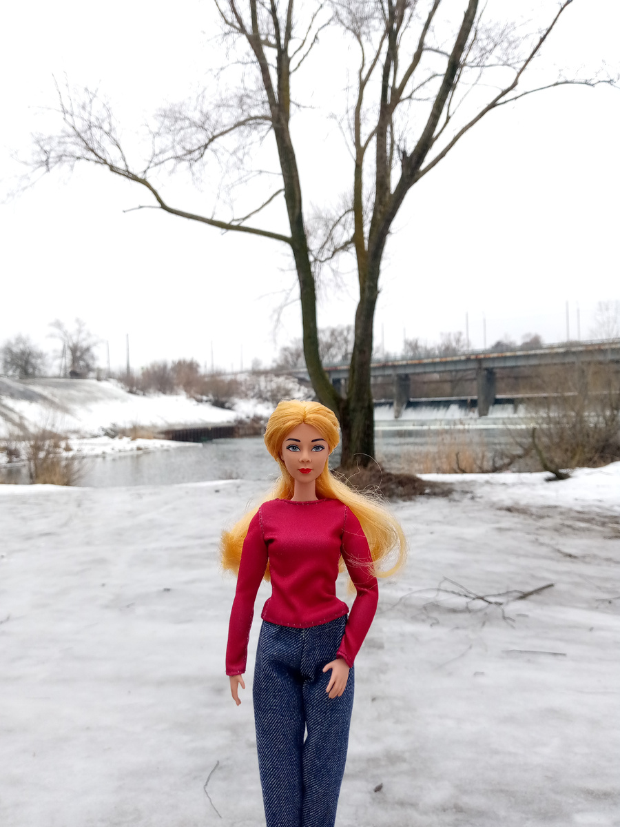 Ариша в одёжке Софи: своим гардеробом ещё не обзавелась.