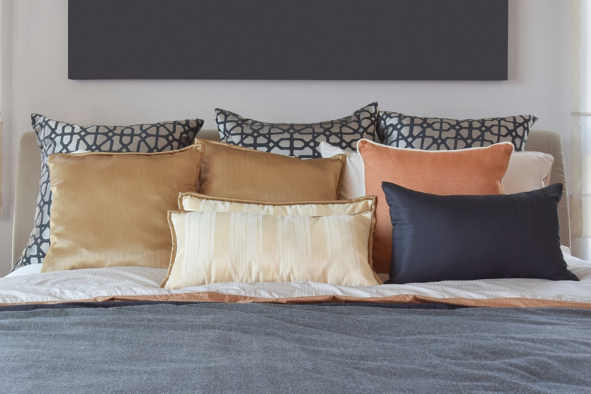     Что можно сделать из старой подушки: 8 отличных идей для дома