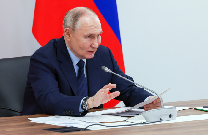    Президент России Владимир Путин во время совещания по развитию беспилотной авиации.Вячеслав Прокофьев/ТАСС