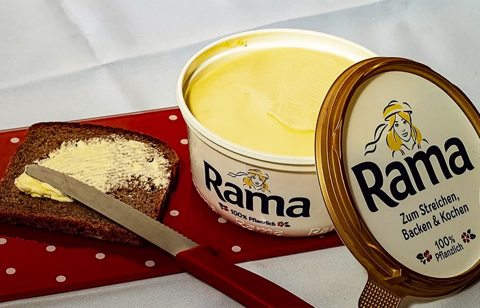 Спред был очень мягким, поэтому легко намазывался на хлеб/ фото: smapse.livejournal.com