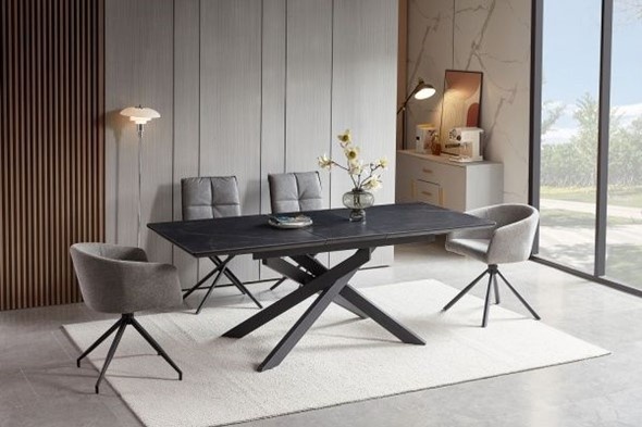 Стильный обеденный стол в большой кухне (фото: domdivanov.com)