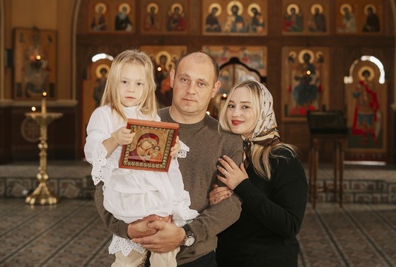    Роман Безруков с женой и дочкой