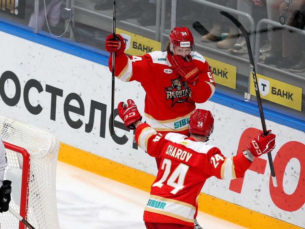    Хоккеисты "Куньлуня"© Соцсети клуба КХЛ "Куньлунь"