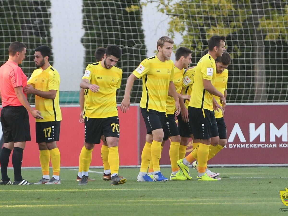    Игроки ФК "Анжи"© Фото : Официальный сайт ФК "Анжи"