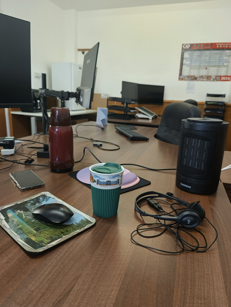 В офисе во время последнего визита - пустота, одна я была в нашей комнате