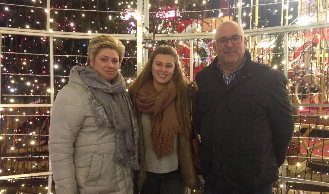 Если ребёнок учится за границей, то родители могут навестить его в Европе