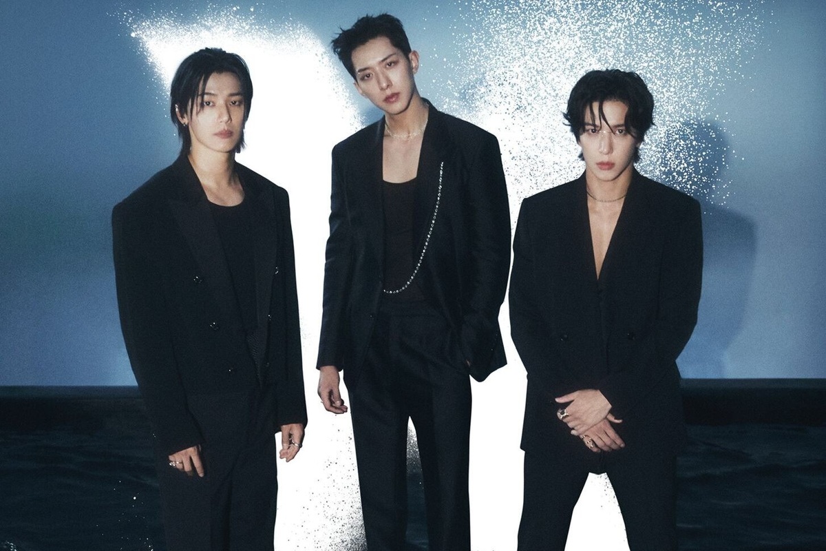     CNBLUE отправляются в североамериканский тур в честь 15-летия группы