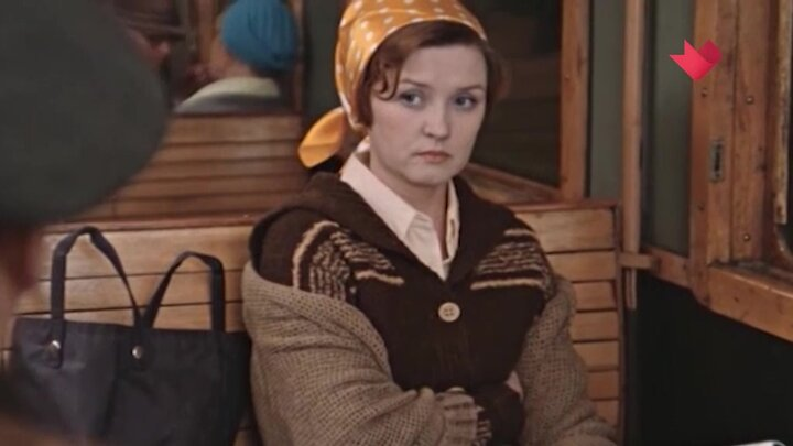 Ну и зачем вам этот осуждающий взгляд? Фрагмент из к/ф "Москва слезам не верит". Источник фото - https://www.m24.ru/